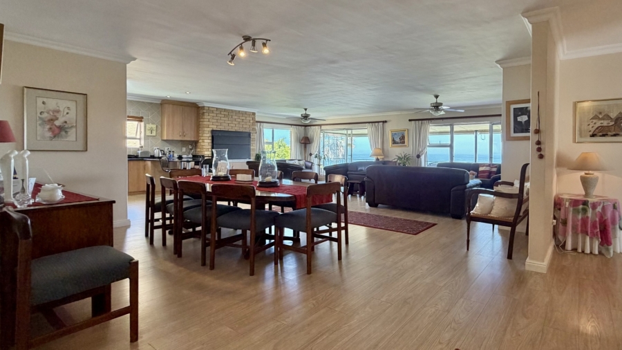 5 Bedroom Property for Sale in Mountainside Western Cape